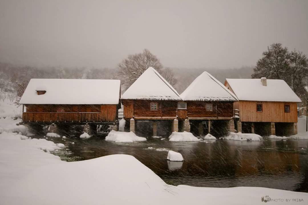 Holiday House Leona Otočac Buitenkant foto