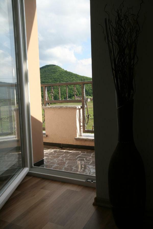 Holiday House Leona Otočac Buitenkant foto
