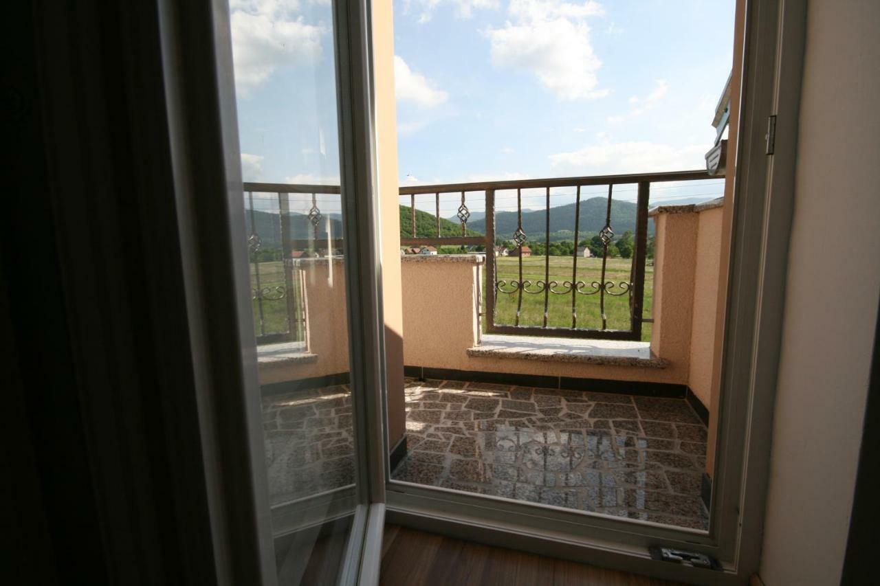 Holiday House Leona Otočac Buitenkant foto